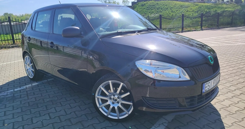 Skoda Fabia cena 16800 przebieg: 162000, rok produkcji 2011 z Sieradz małe 254